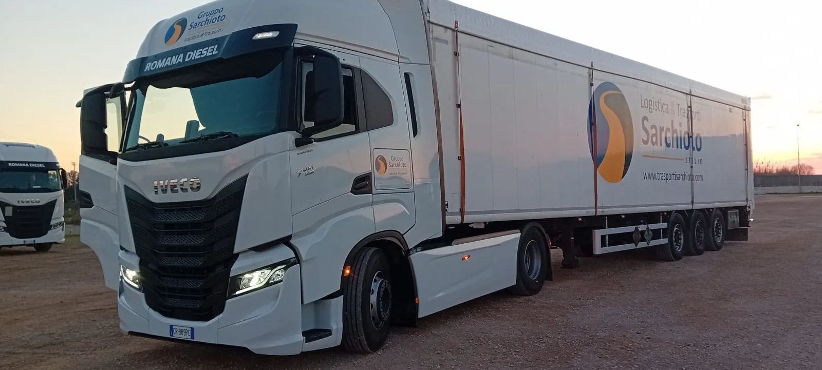 Semirimorchio Kraker K-Force a piano mobile in uscita dal ServiceHub