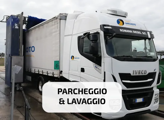 Mezzo pesante durante il lavaggio automatizzato