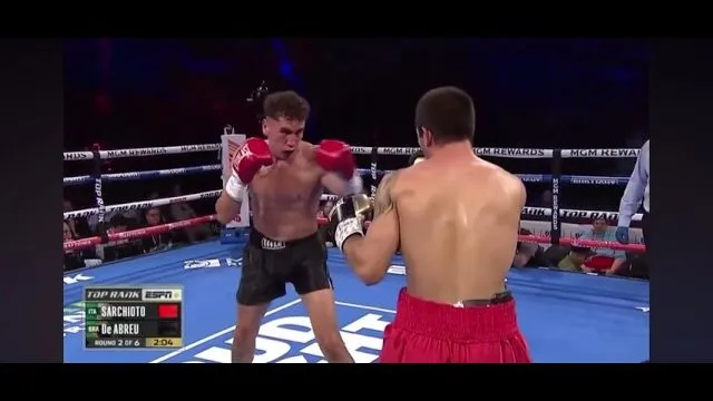 Giovanni Sarchioto e Lucas de Abreu sul ring al secondo round del match